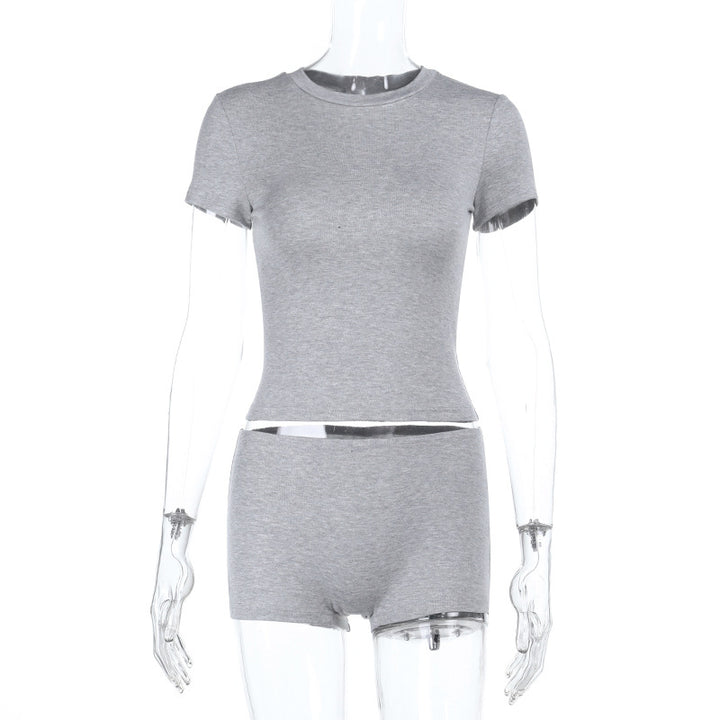 Dame sæt bestående af tætsiddende T-shirt og shorts Skovae
