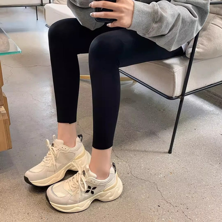 Dame trend sætning chunky sål sneakers med åndbare mesh-paneler Stilla