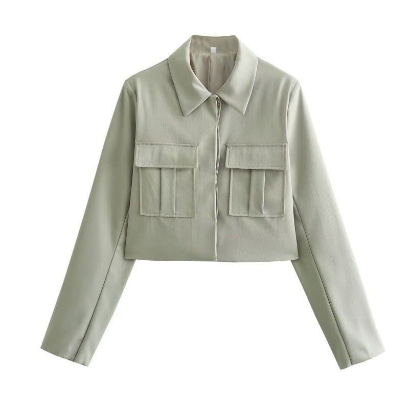Femme Cropped Utility Jakke med Klap-lommer Stilla