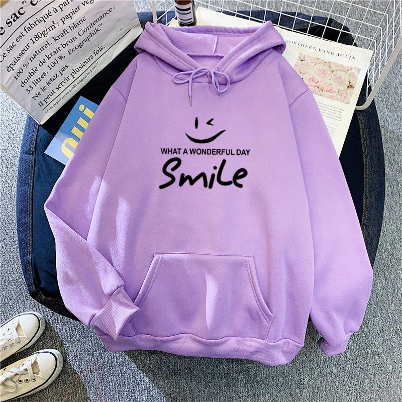 Kvinders hættetrøje med glad smileprint Skovae