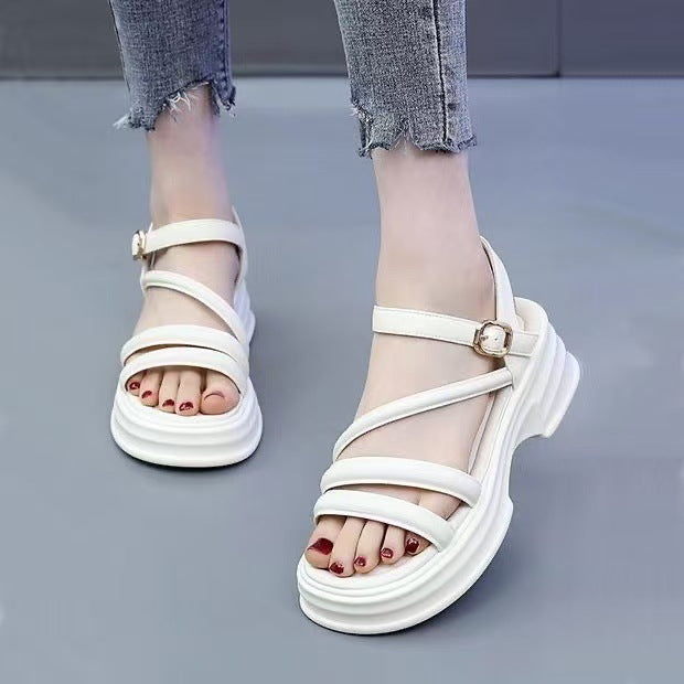 Dame Plateau-sandaler med moderne remdesign og skridsikker sål Stilla