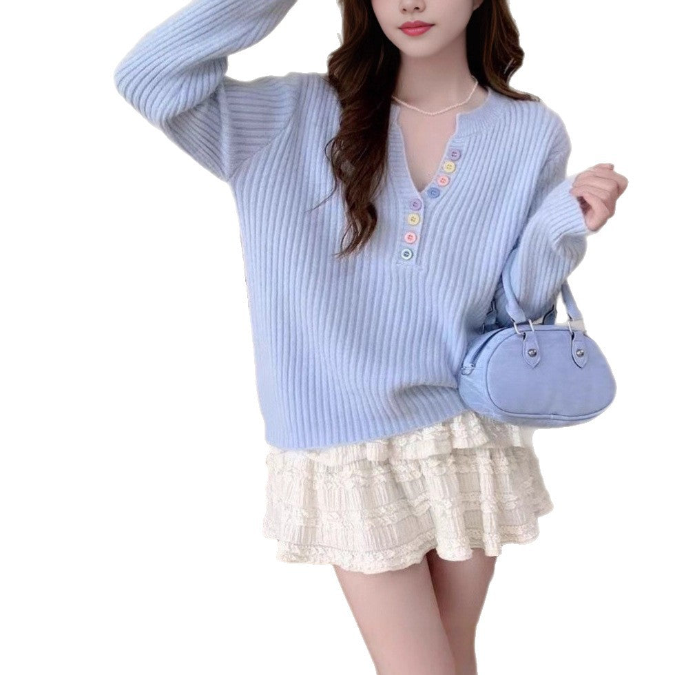 Kvinders hyggelige sweater med knapstolpe og rund hals