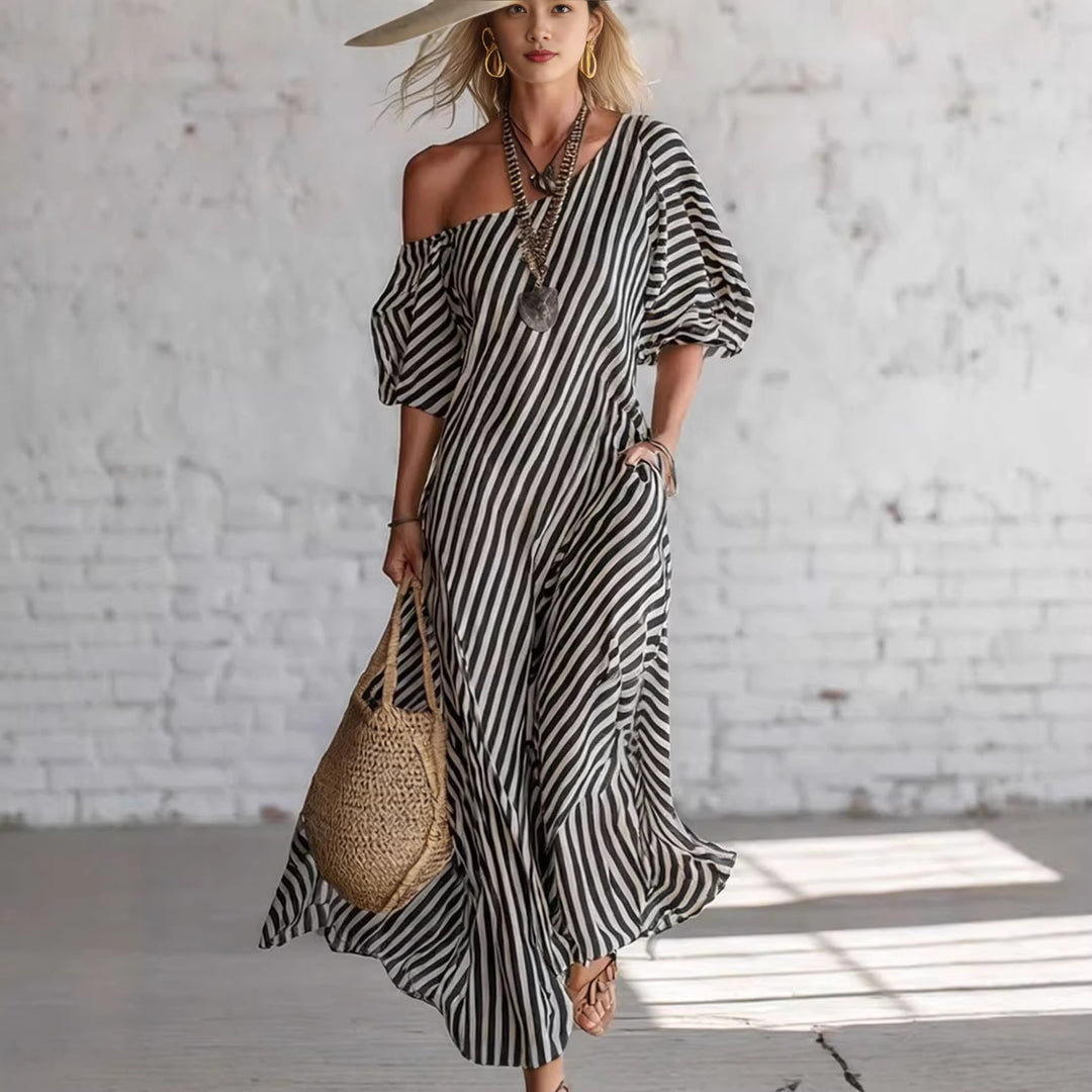 Dame maxikjole med asymmetrisk snit og iøjnefaldende striber Skovae