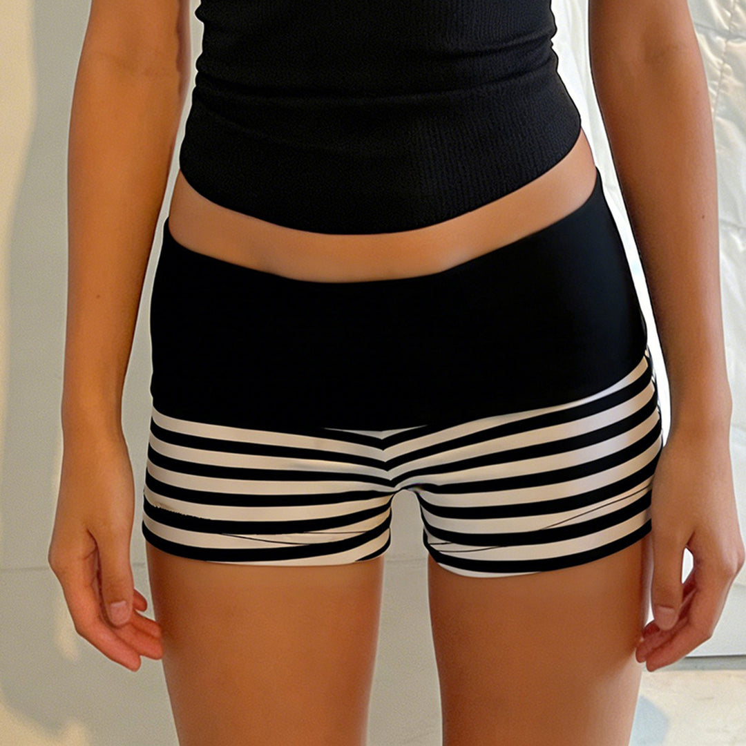 Dame Sporty shorts med bred elastisk bund og moderne stribemønster Skovae