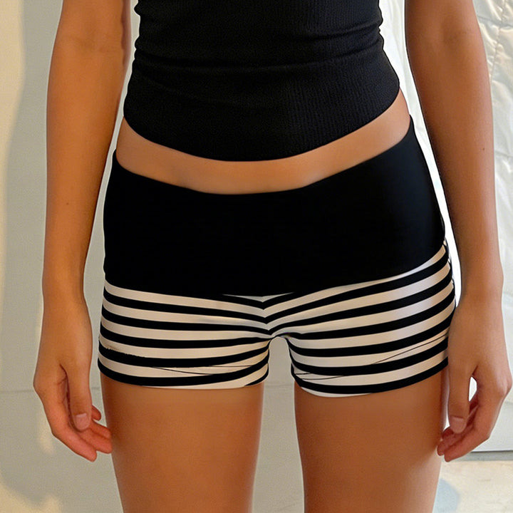 Dame Sporty shorts med bred elastisk bund og moderne stribemønster Skovae