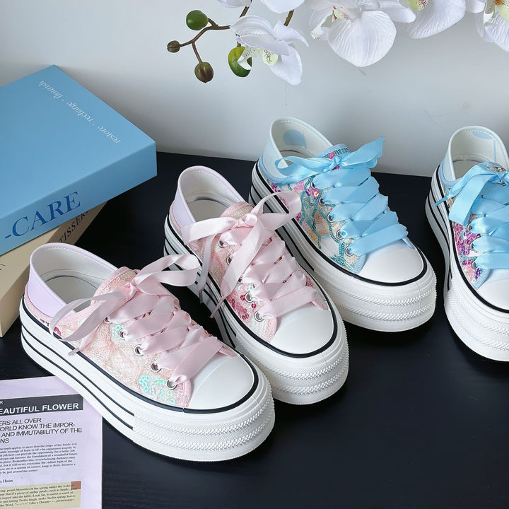 Dame Sneakers med florale accenter og dekorative satin snørebånd Stilla