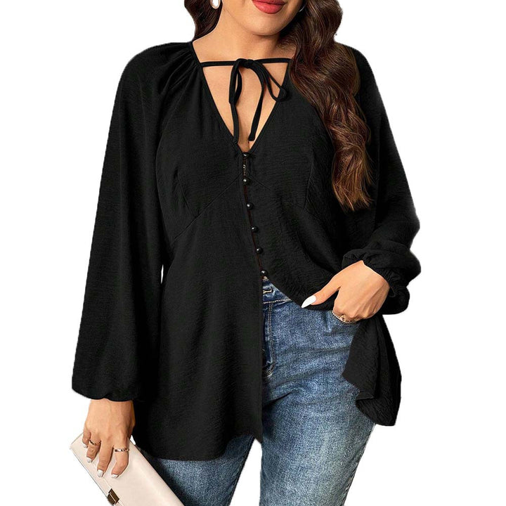 Dame elegant bluse med V-udskæring og dekorative knapdetaljer Stilla
