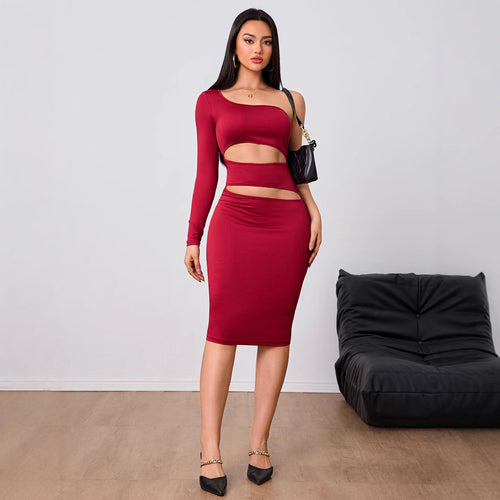 Kvinders tætsiddende cut-out midi kjole med asymmetrisk design og lange ærmer Stilla