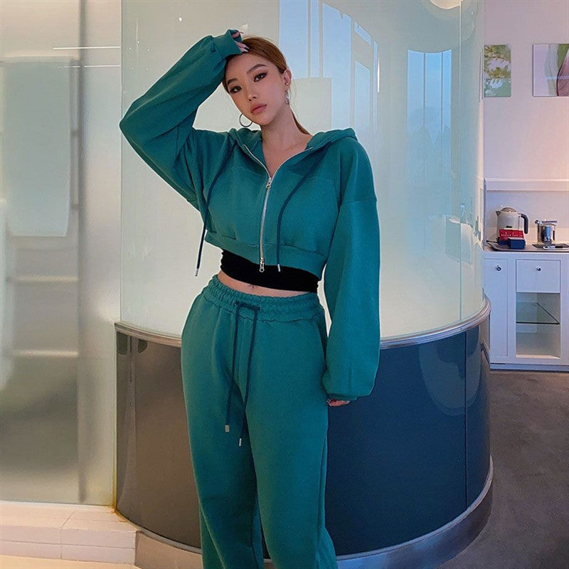 Kvinders sporty fritids sæt med cropped hoodie og joggers Stilla