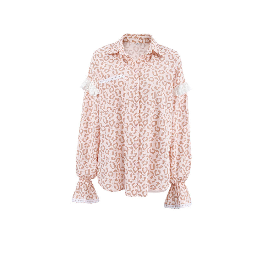Dame dyreprint bluse med flæser og knapdetaljer Stilla