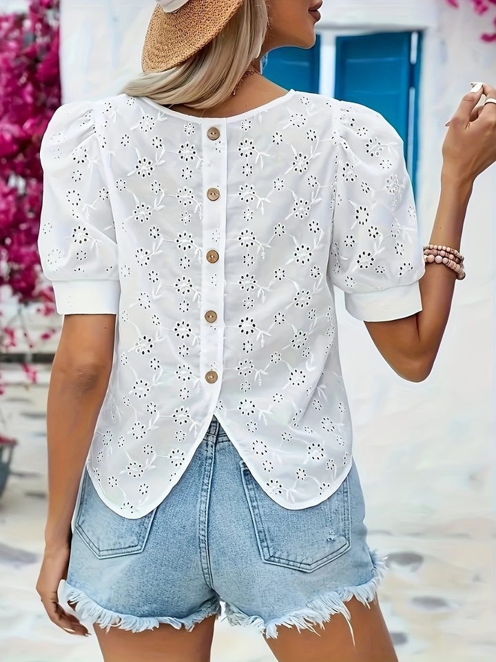 Damebluse med blomster hulmønster og puffærmer Stilla