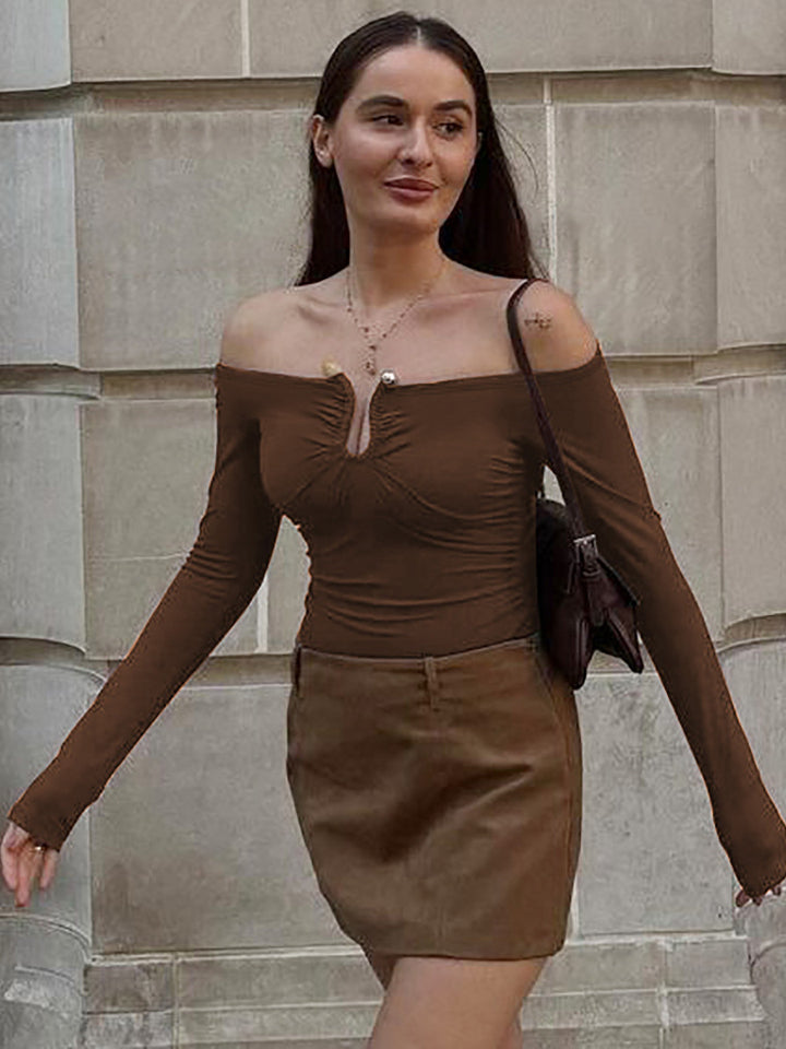 Dame Off-Shoulder Top med fine ruching-elementer og lange ærmer Stilla