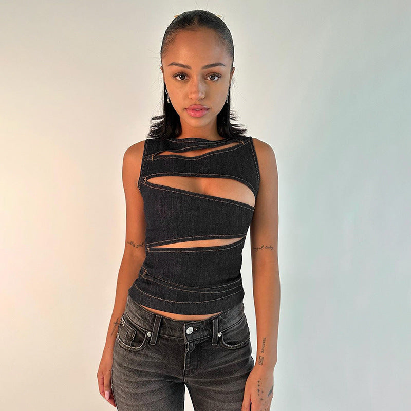 Dame tætsiddende denim-top med asymmetrisk cut-outs og stilfuldt design Skovae