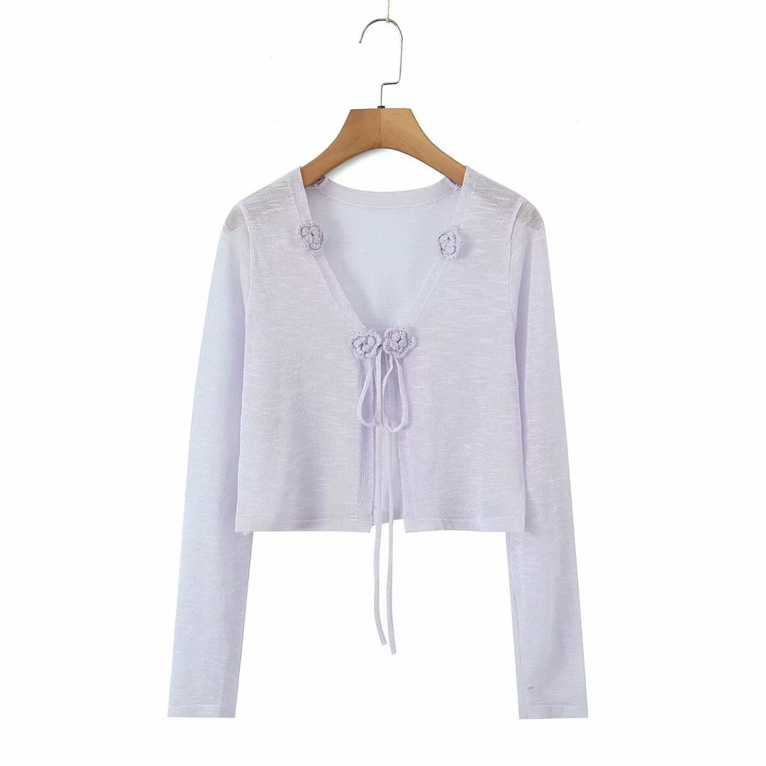 Dame cropped strikjakke med blomstrede accenter og elegant bindebånd Stilla