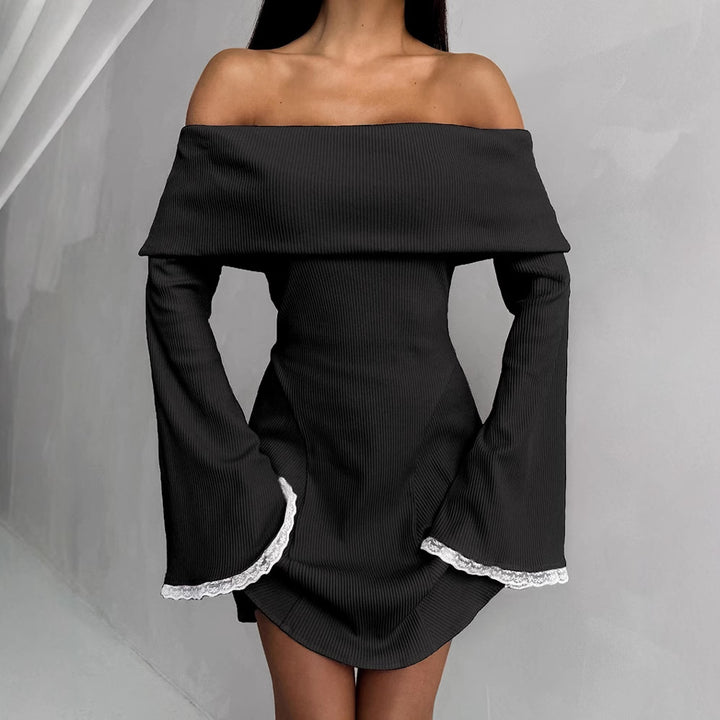 Dame minikjole med off-the-shoulder design og voluminøse ærmer Stilla