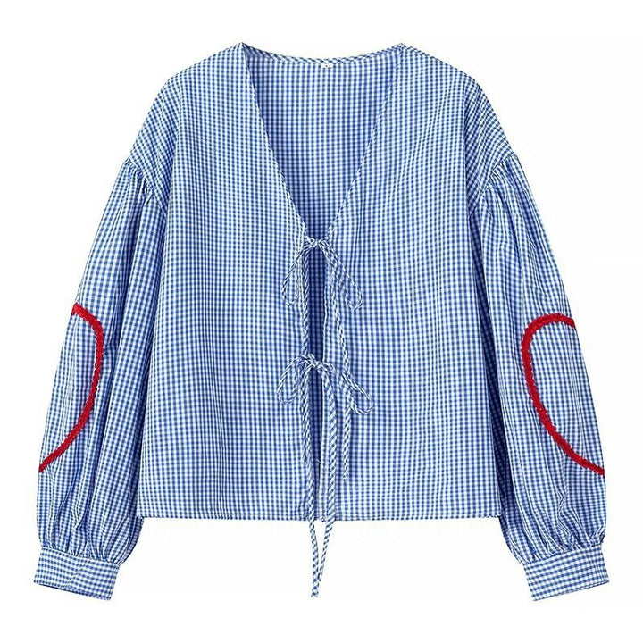 Dame Legesnit V-hals bluse med snor og hjerte-applikation Stilla