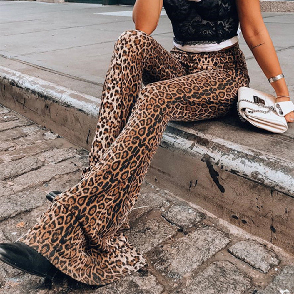 Kvinders flagrende bukser i trendy leopardmønster Stilla