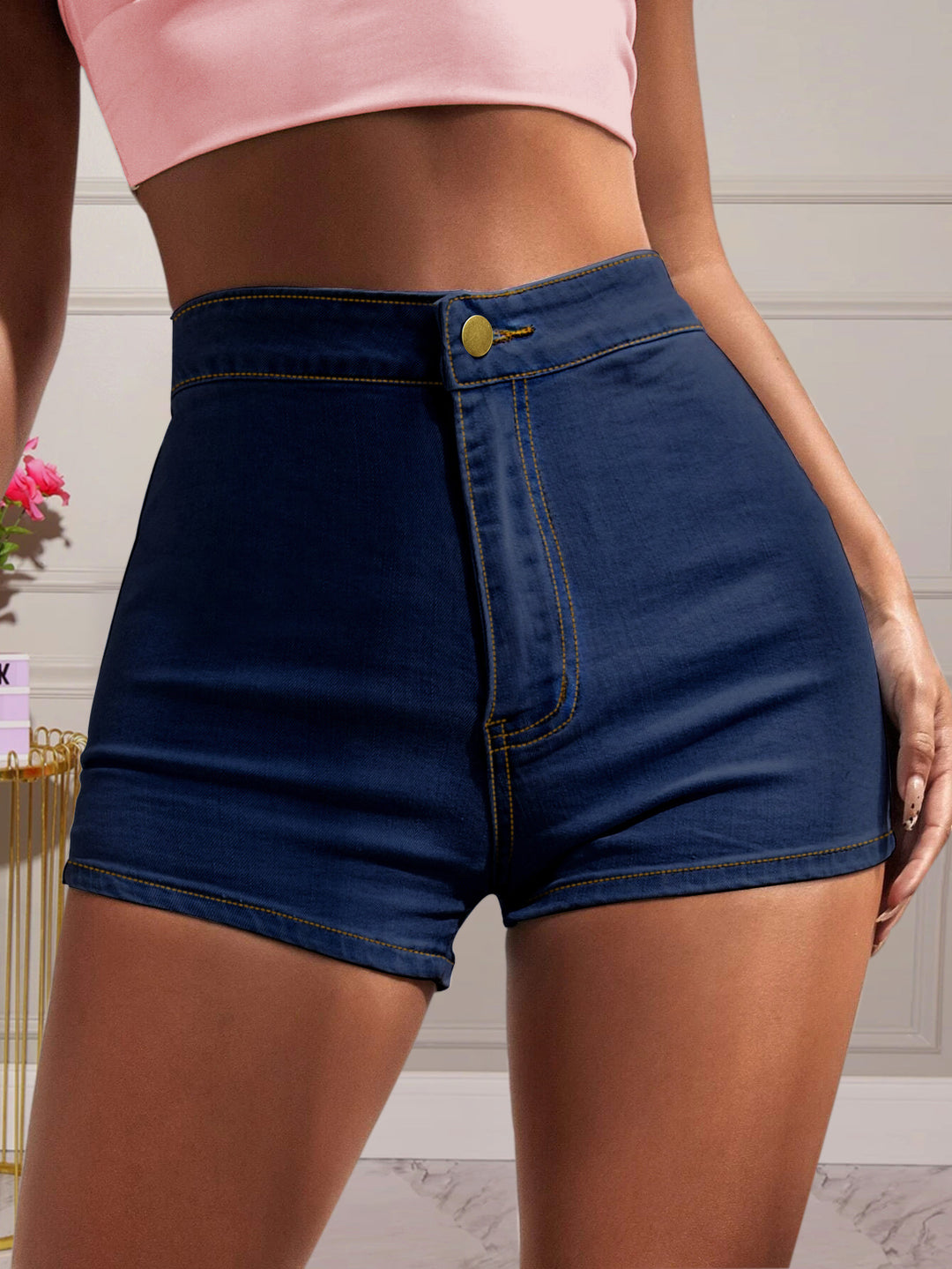 Dame figursyede High-Waist Shorts med knapdetaljer og afslappet design Stilla