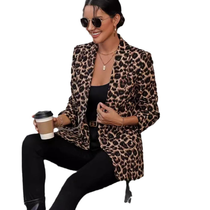 Dameblazer med moderne leopardmønster og elegant snit Stilla