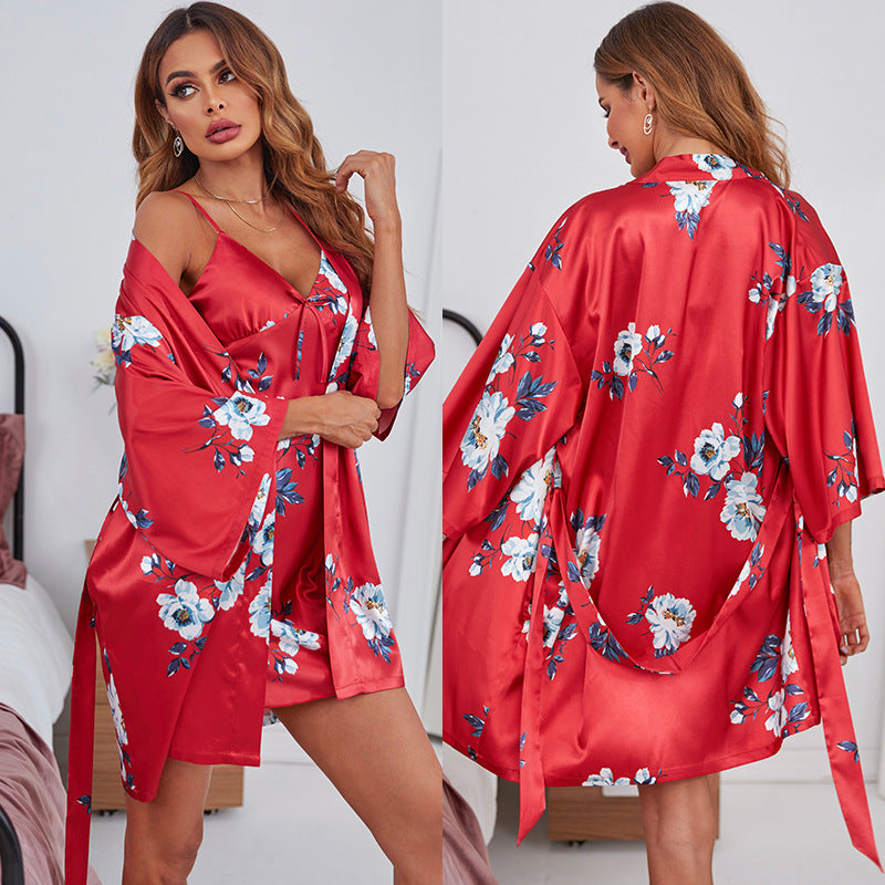 Dame Satin Kimono-Kåbe med floralt design og elegante, brede ærmer Stilla