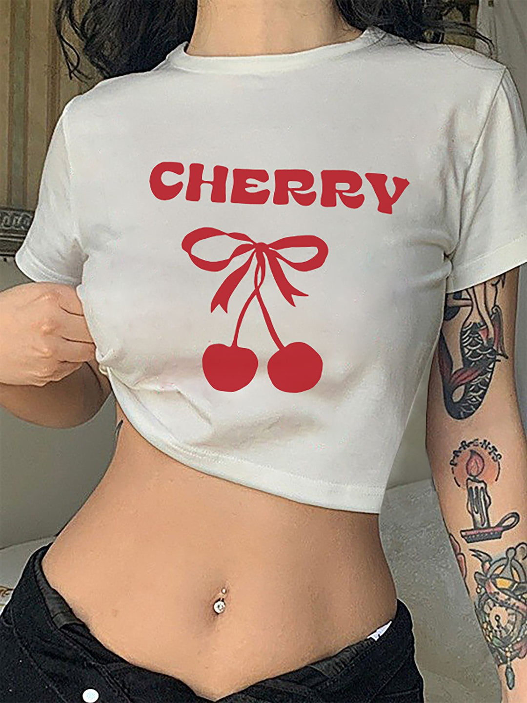 Dame Crop-T-shirt med inspirerende statementtryk Skovae