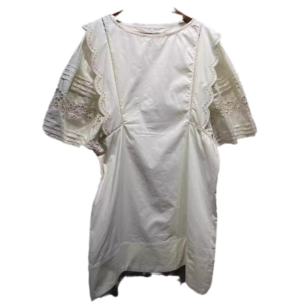Damebluse med elegante spidsindsatser og afslappet snit Stilla