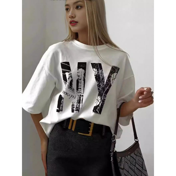 Damer casual T-shirt med trendy Brooklyn-print og oversized snit Stilla