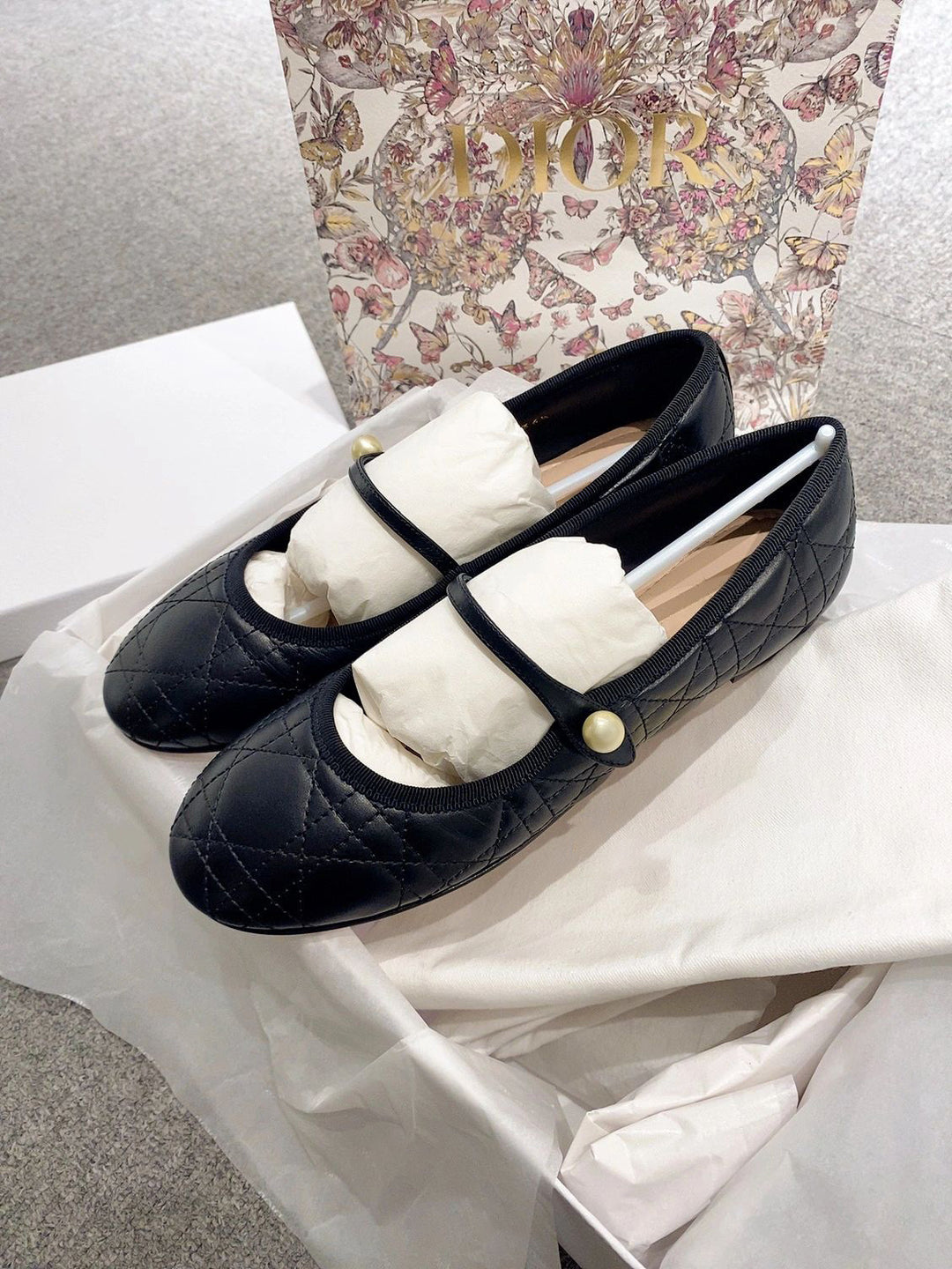 Dame Stepp-Mary Jane Ballerinas med dekorativ perleaccent Stilla