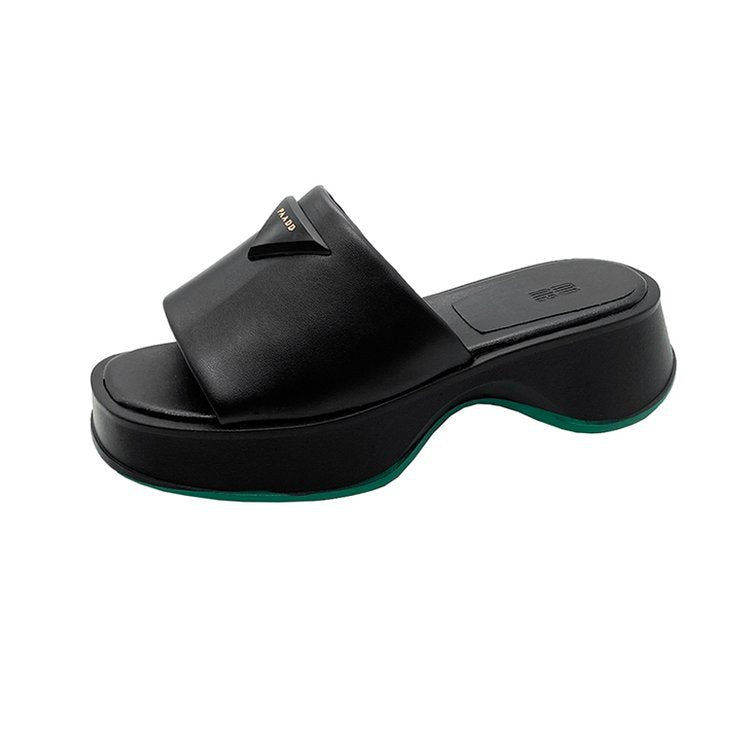 Dame Wedge-Pantoletten med moderne design og behagelig remføring Stilla