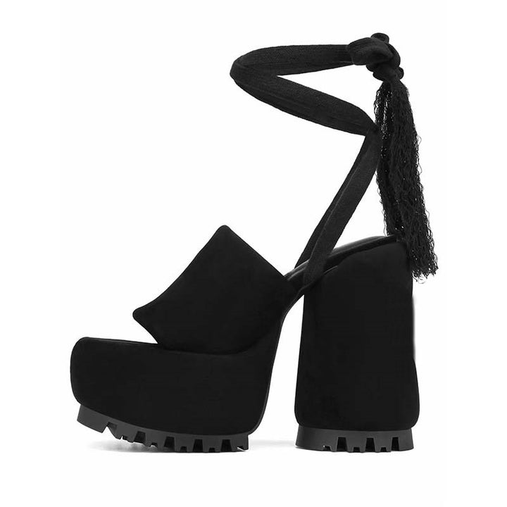 Femme Chunky platform hæle med dekorativ ankelrem Stilla