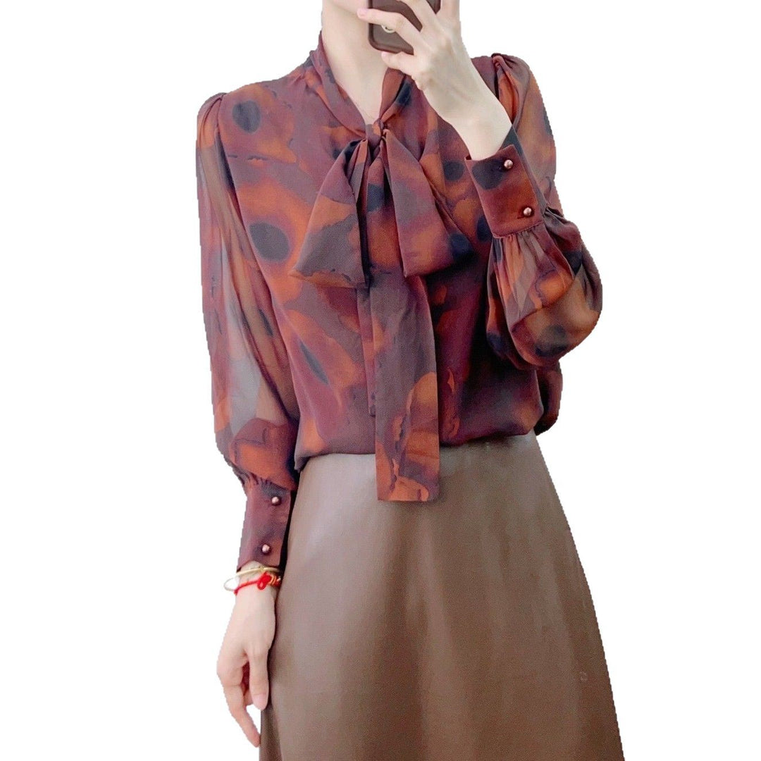 Dame chiffonbluse med dekorativ sløjfe-krave og moderne design Stilla