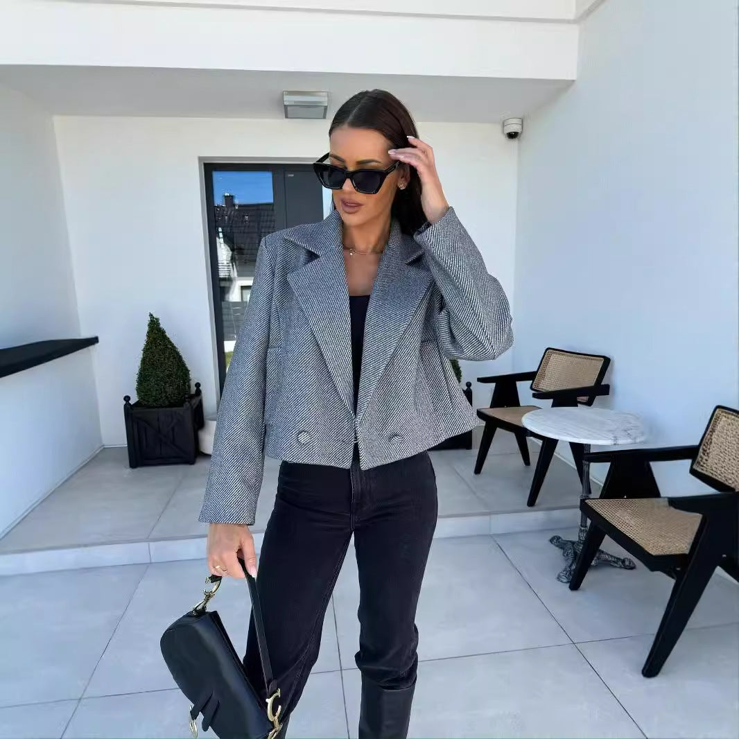 Dame moderigtig Cropped Blazer med dobbelte knapstolper og struktureret stof Stilla