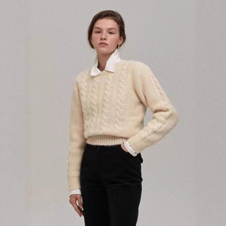 Damer hyggelig strikket sweater med kabelmønster Stilla
