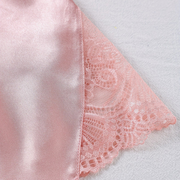 Femme Luksuriøs Satin-Cami- og Bukser-Sæt med Spidsdetaljer Stilla