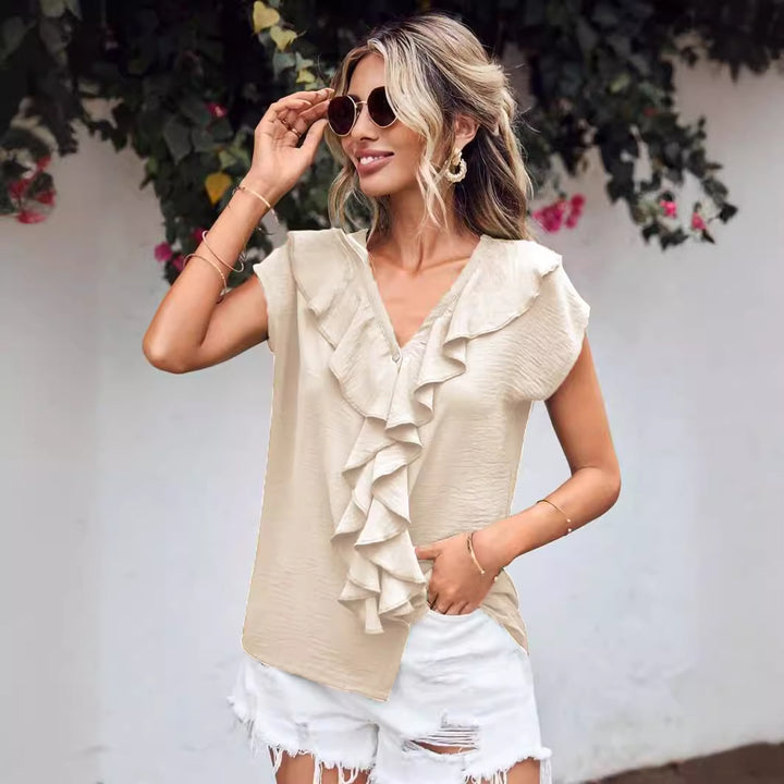 Damebluse med ruffle-detaljer og knaplukning Stilla