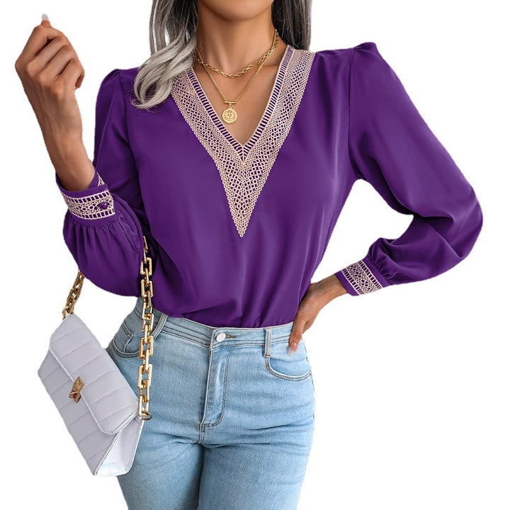 Damebluse med elegant V-hals og dekorative spidsindsatser Stilla