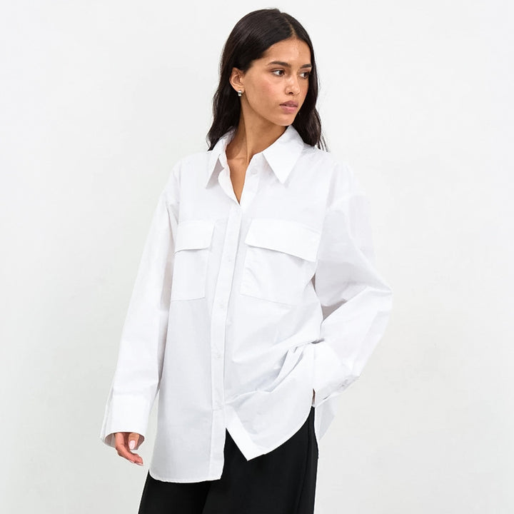 Dame Oversized Skjorte med påsyede lommer og moderne snit Stilla