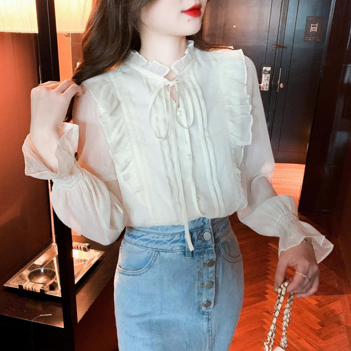 Femme Rynkede Chiffon Bluse med Spidskant Detalje Stilla