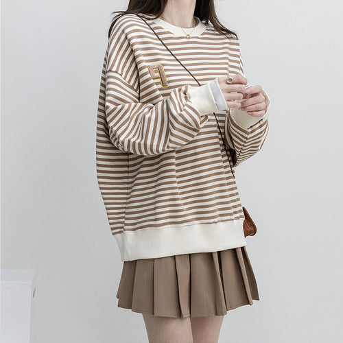 Dame stribet oversized sweatshirt med broderet detalje Stilla