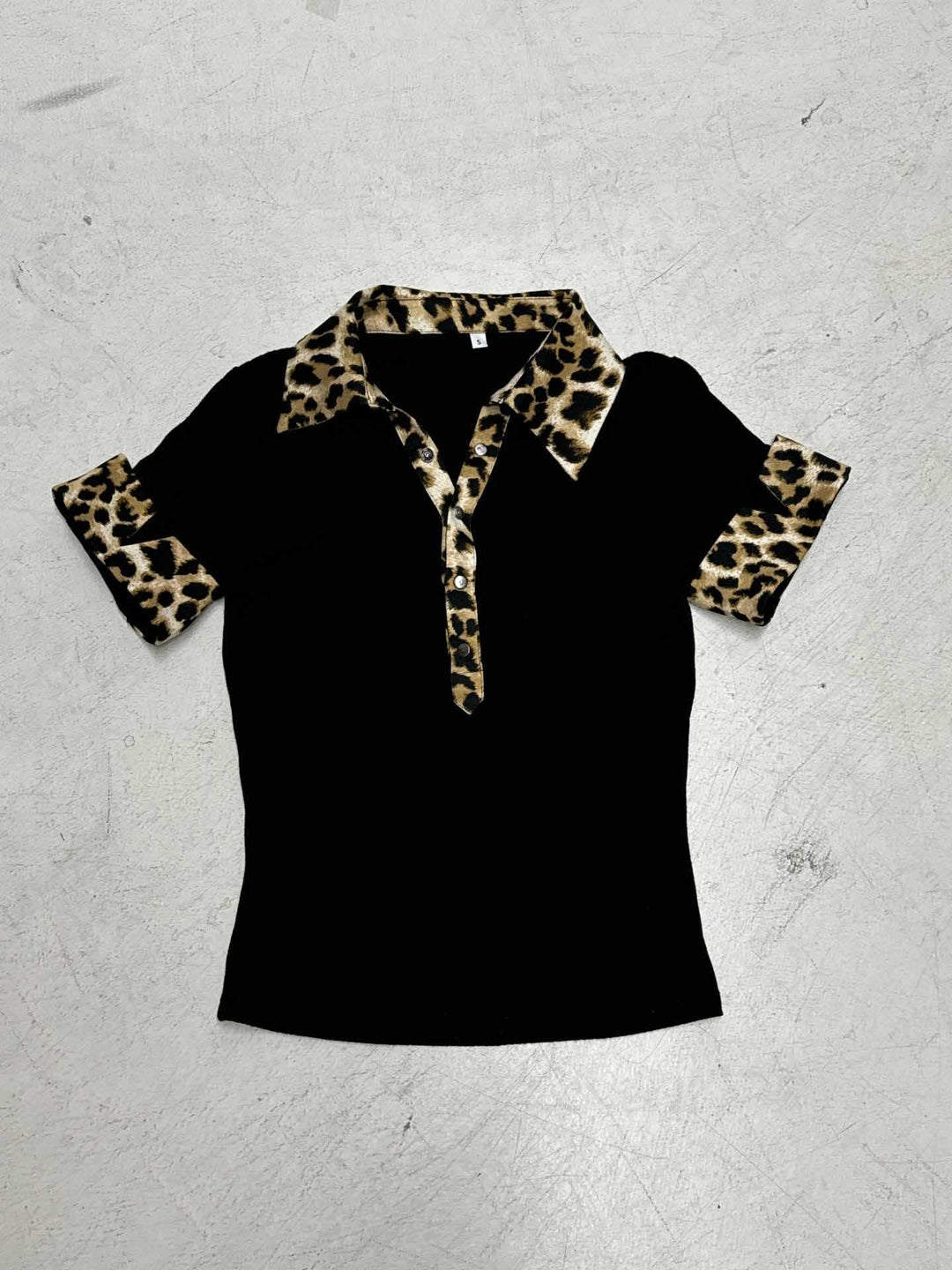 Dame polo t-shirt med leopardmønster-detaljer Skovae