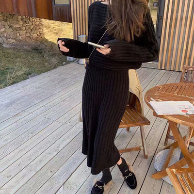 Kvinders elegante strikket sweater med off-shoulder design og fin ribbet tekstur Stilla