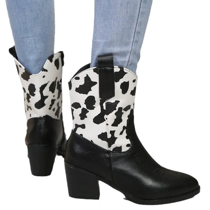 Dame cowboy-støvler med moderne ko-filt design og feminin blokhæl Stilla