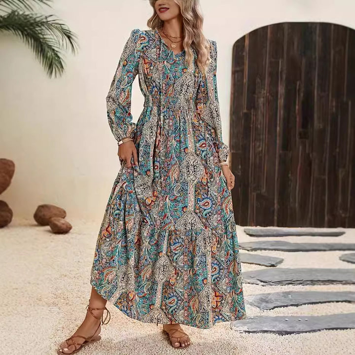 Dame maxikjole med detaljeret paisley-mønster og lange ærmer Stilla