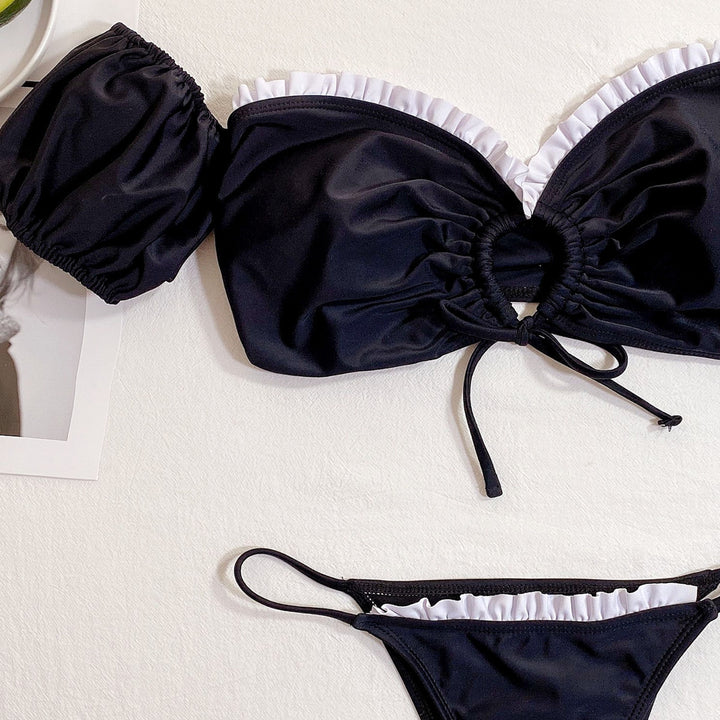 Dame Bikini-sæt med fashionable ruffles design og trendorienterede cut-outs Stilla