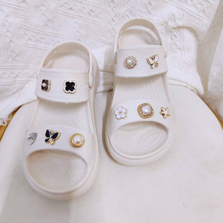 Dame sandaler med dekorative applikationer Stilla
