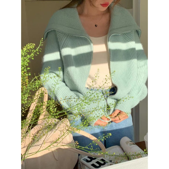 Kvindernes cardigan med bred krave og struktureret design Stilla