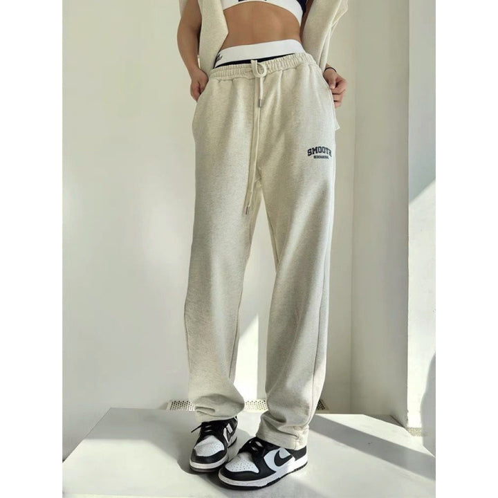 Kvinders sæt med cropped sweatshirt og komfortable joggingbukser Skovae