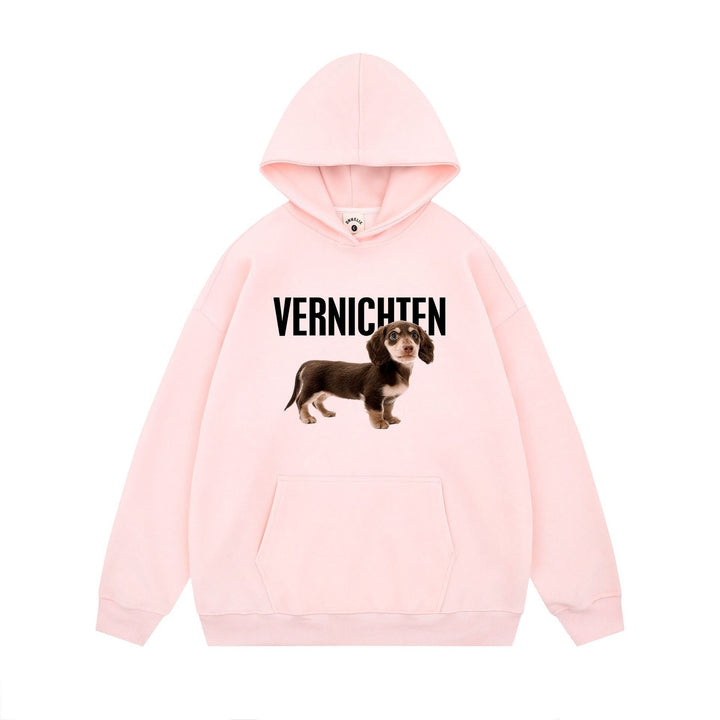 Kvinders hoodie med kunstnerisk hundemotiv og statement print Skovae