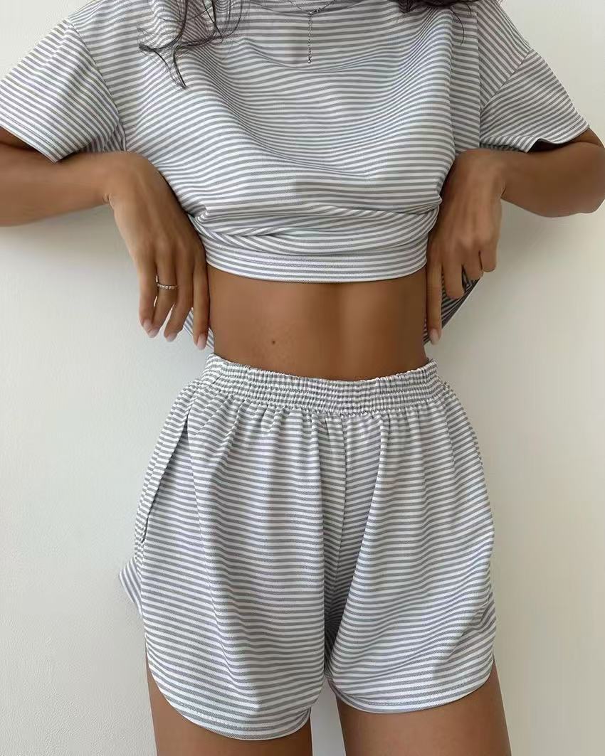Dame casual crop-top og shorts sæt med stribet mønster Skovae