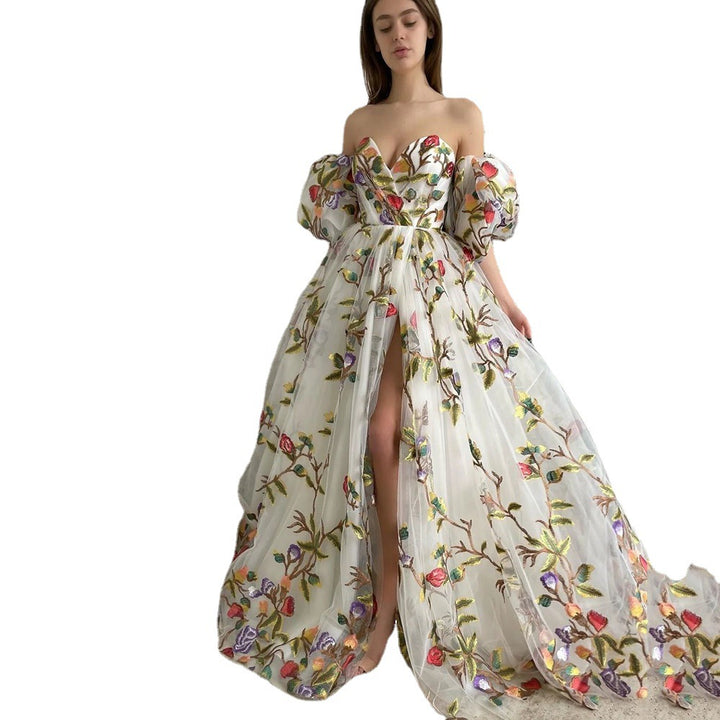 Dame Elegant aftenkjole med detaljeret håndbroderi og voluminøse ærmer Stilla